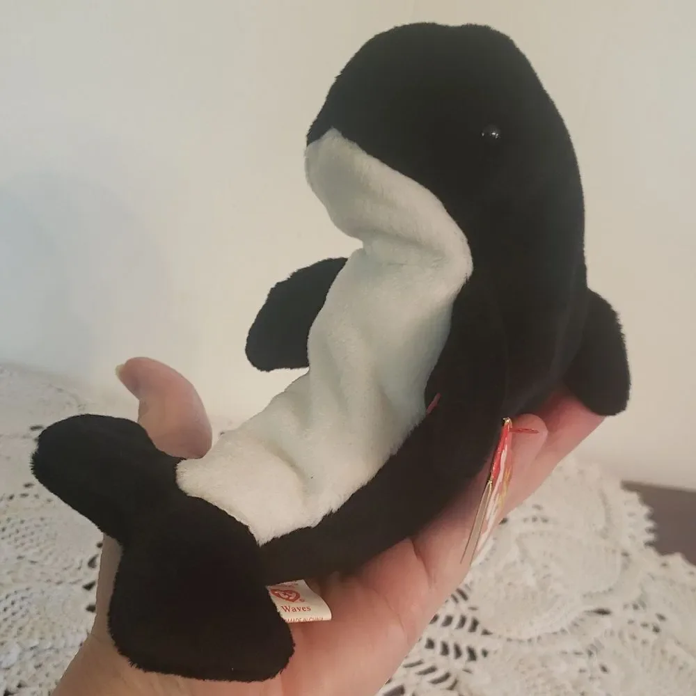 Vintage 1996 Ty Beanie Baby WAVES the Whale